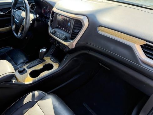 Used 2017 GMC Acadia Denali w/ Technology Package FWD image 13