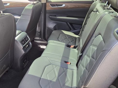 Certified 2026 Volkswagen Atlas SE w/ Panoramic Sunroof Package FWD image 11