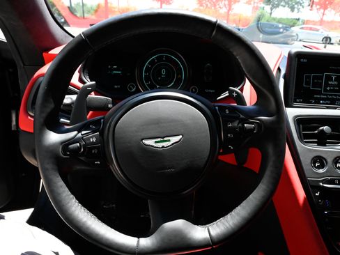 Used 2021 Aston Martin DB11 Coupe RWD image 25