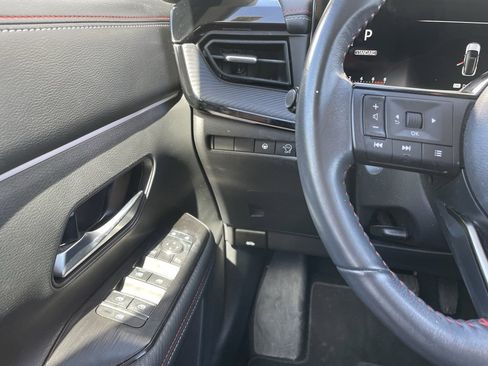 Certified 2025 Nissan Kicks SR image 12