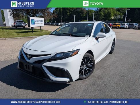 Used 2024 Toyota Camry SE w/ Cold Weather Package AWD/4WD image 1