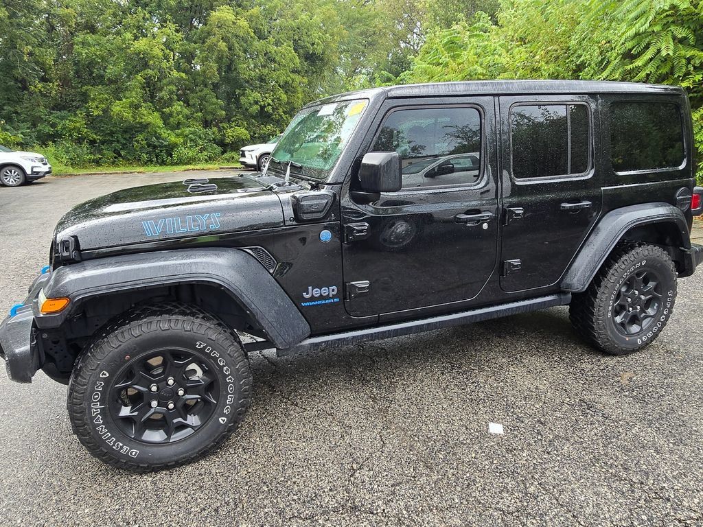 Used 2023 Jeep Wrangler Unlimited w/ Sun & Screen Package AWD/4WD image 3