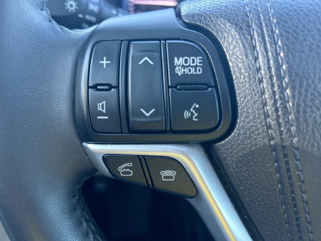 Used 2016 Toyota Highlander Limited FWD image 17