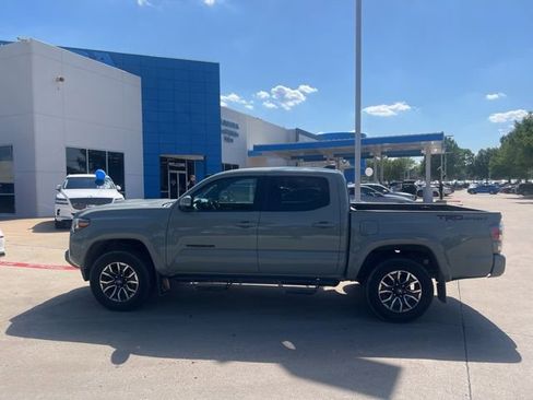 Used 2022 Toyota Tacoma TRD Sport w/ Technology Package RWD image 10