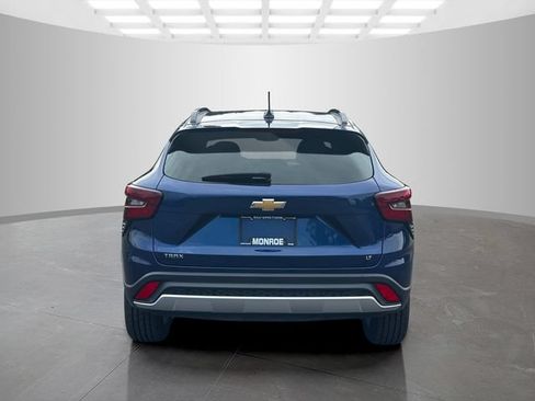 Used 2024 Chevrolet Trax LT w/ Sunroof Package FWD image 6