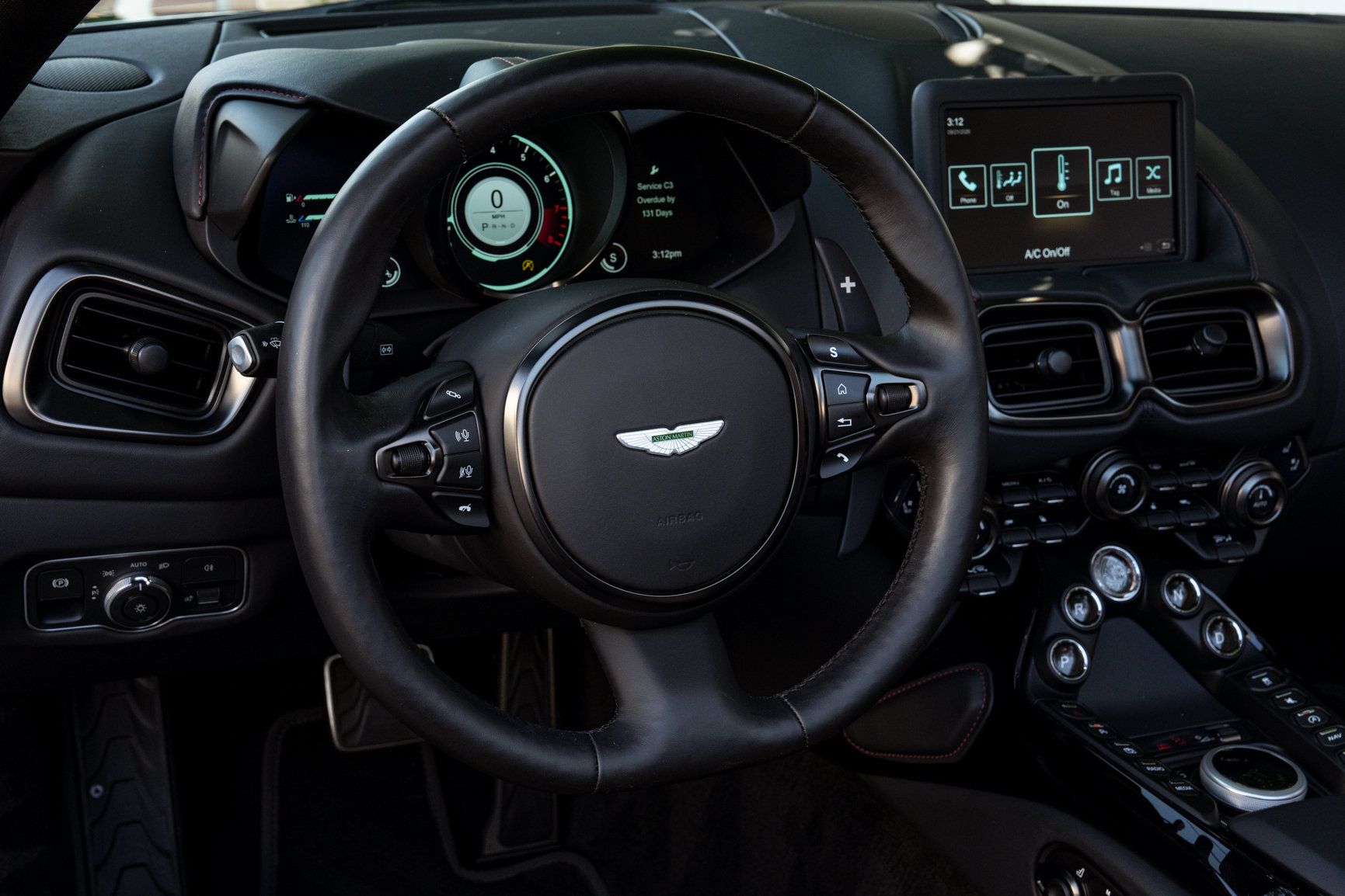 Used 2023 Aston Martin V8 Vantage Roadster RWD image 11