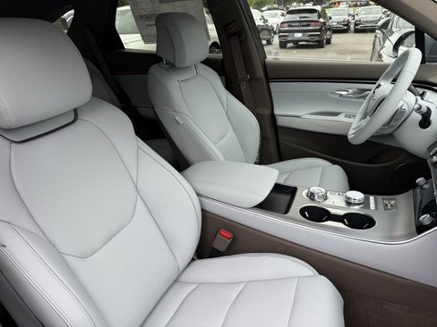 Used 2026 Genesis GV70 2.5T Advanced image 16