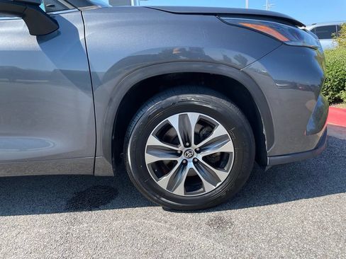 Used 2021 Toyota Highlander XLE FWD image 33