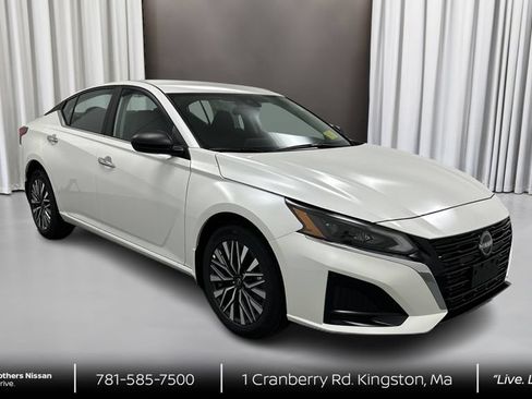Certified 2024 Nissan Altima 2.5 SV AWD/4WD image 3
