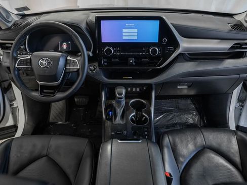 Used 2023 Toyota Highlander Limited image 19