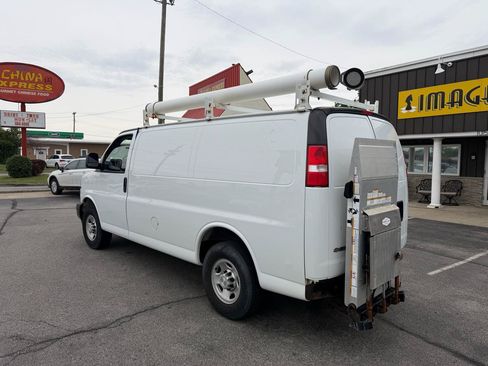 Used 2019 Chevrolet Express 3500 w/ Driver Convenience Package RWD image 7