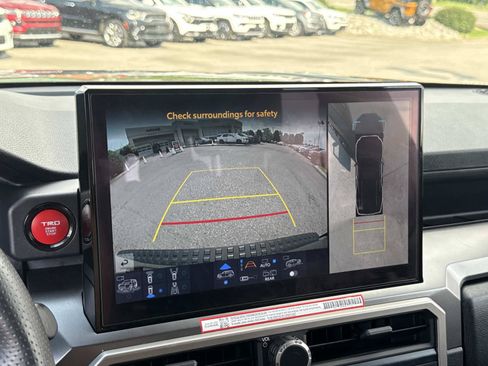 Used 2025 Toyota 4Runner TRD Off-Road Premium AWD/4WD image 25