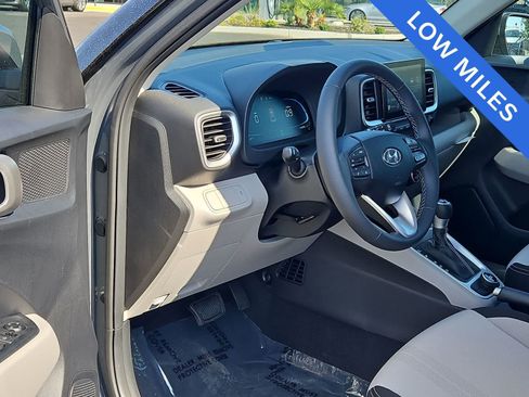 Used 2025 Hyundai Venue SEL FWD image 10