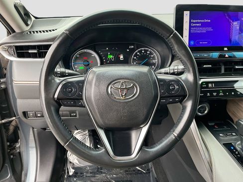 Used 2024 Toyota Venza XLE AWD/4WD image 11