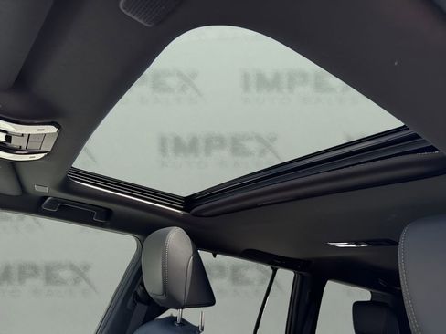 Used 2024 Lexus GX 550 AWD/4WD image 11