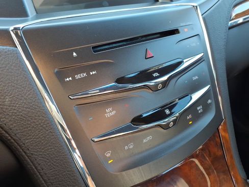 Used 2015 Lincoln MKS w/ Equipment Group 101A FWD image 24
