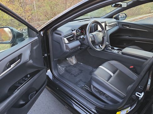 Used 2025 Toyota Camry LE image 11