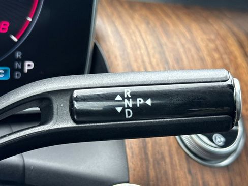 Used 2024 Mercedes-Benz GLC 300 4MATIC image 16