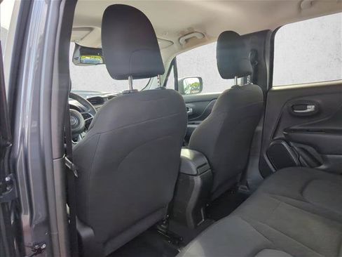 Used 2023 Jeep Renegade Latitude AWD/4WD image 17