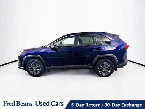 Used 2022 Toyota RAV4 XLE Premium image 4