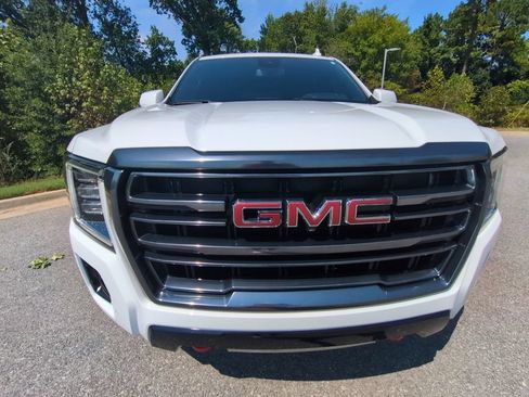 Used 2023 GMC Yukon AT4 w/ AT4 Premium Package AWD/4WD image 2