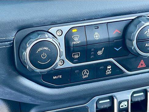Used 2024 Jeep Gladiator Mojave w/ Technology Group AWD/4WD image 21