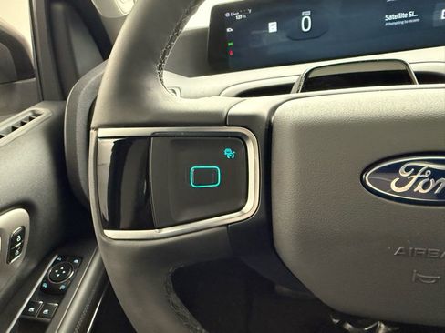 New 2026 Ford Expedition Active image 25