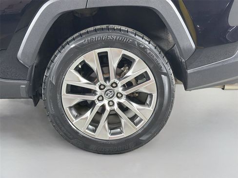 Used 2019 Toyota RAV4 Limited w/ Cold Weather Package FWD image 30