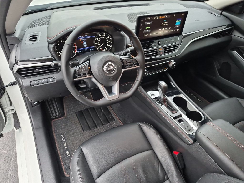 Used 2025 Nissan Altima 2.5 SR w/ SR Premium Package AWD/4WD image 10