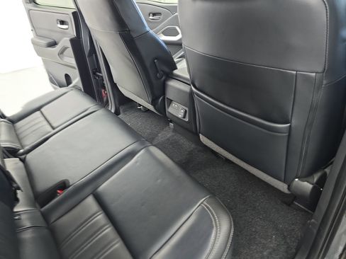 Certified 2023 Nissan Frontier SV w/ SV Premium Package image 11