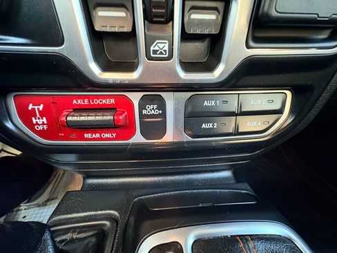 Used 2023 Jeep Gladiator Mojave w/ Cold Weather Group image 27