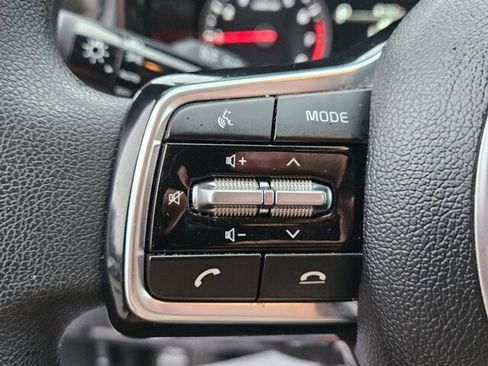 Used 2023 Kia Sorento LX image 26