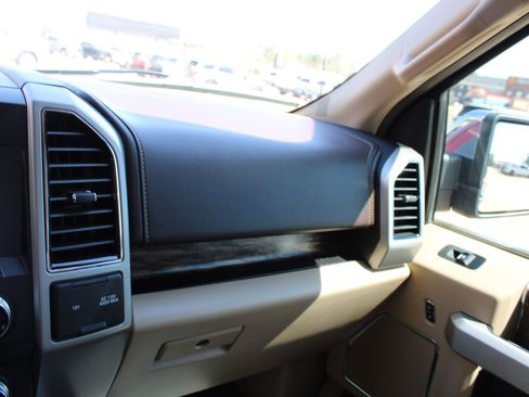 Used 2018 Ford F150 Lariat w/ Equipment Group 502A Luxury image 34