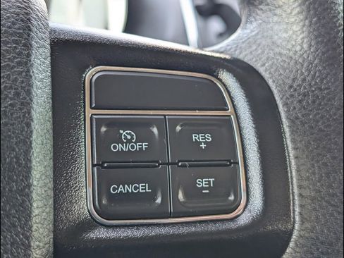Used 2018 Dodge Grand Caravan SE FWD image 18