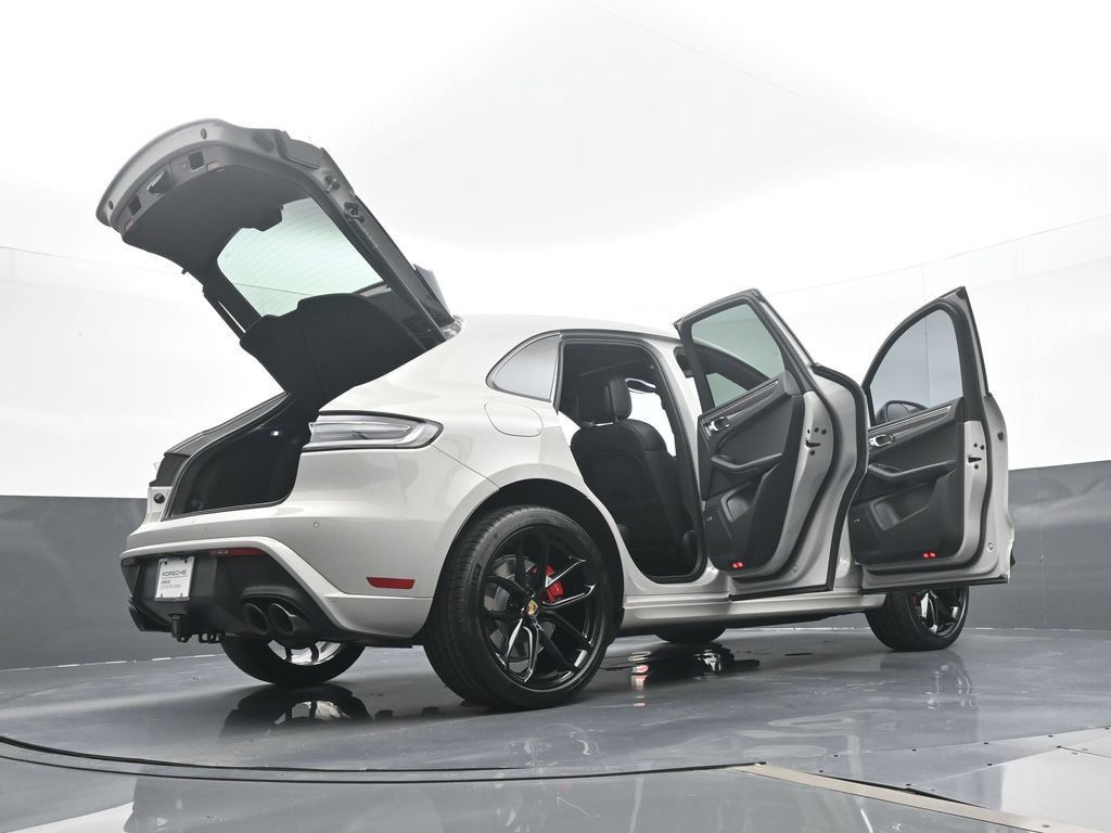 Certified 2025 Porsche Macan GTS AWD/4WD image 26