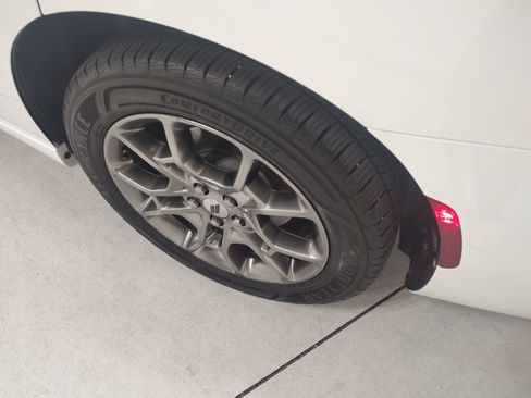 Used 2017 Dodge Charger SXT w/ AWD Plus Group image 15
