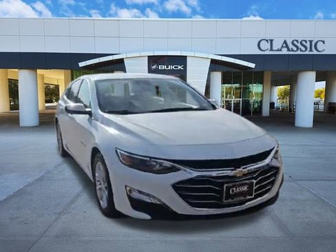 Used 2023 Chevrolet Malibu LT image 2