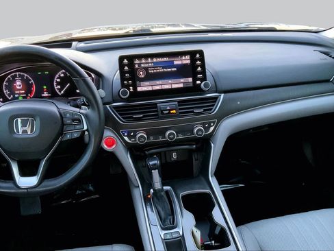 Used 2018 Honda Accord Touring image 7