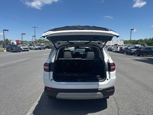 Used 2025 Honda Pilot EX-L image 8