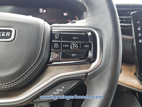 Used 2023 Jeep Grand Wagoneer Series II AWD/4WD image 20