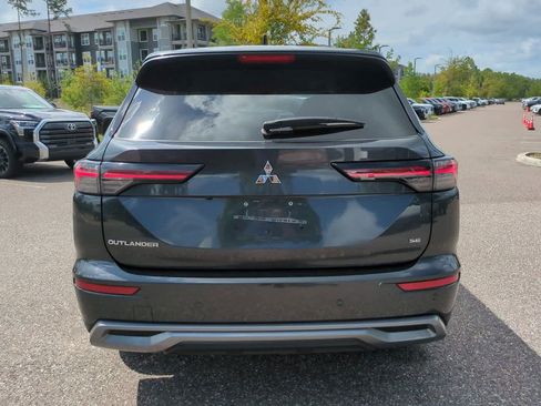 Used 2025 Mitsubishi Outlander SE FWD image 5