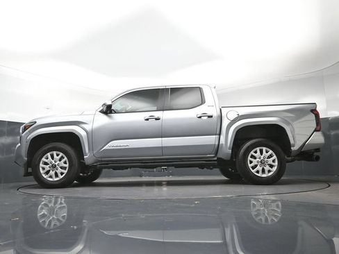 Used 2025 Toyota Tacoma SR5 RWD image 33