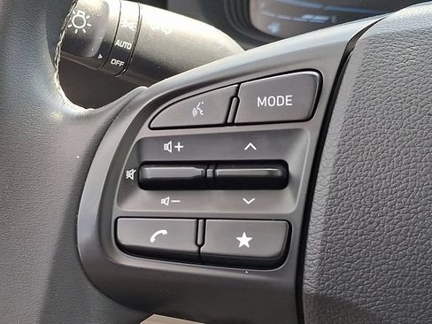 Certified 2023 Hyundai Venue SEL FWD image 21