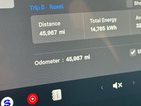 Used 2023 Tesla Model Y Performance AWD/4WD image 24