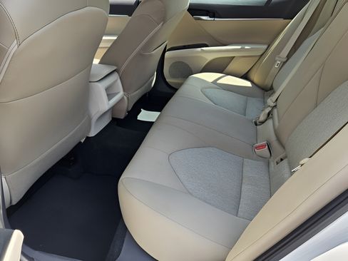 Used 2019 Toyota Camry LE FWD image 9