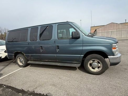 Used 2013 Ford E-150 and Econoline 150 XLT w/ XLT Premium Pkg image 3