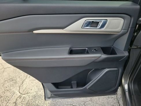 Used 2026 Ford Explorer Active image 10
