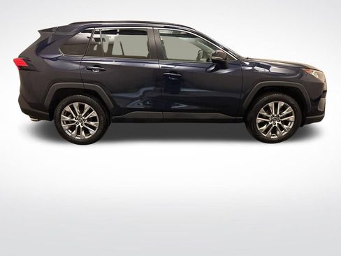 Used 2020 Toyota RAV4 XLE Premium image 4
