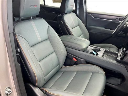 Used 2026 GMC Acadia AT4 w/ Luxury Package AWD/4WD image 6