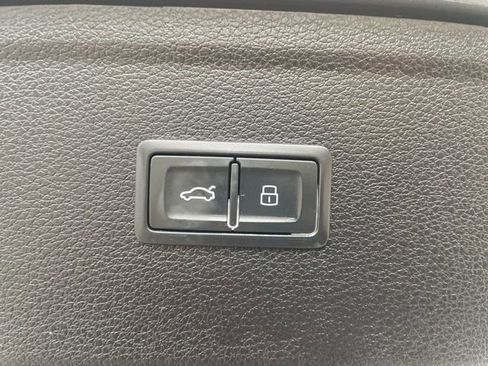 Used 2023 Audi Q5 2.0T Premium w/ Convenience Package image 10